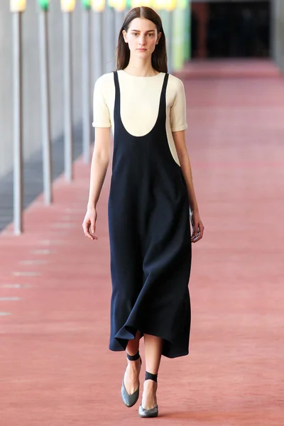 Look 10